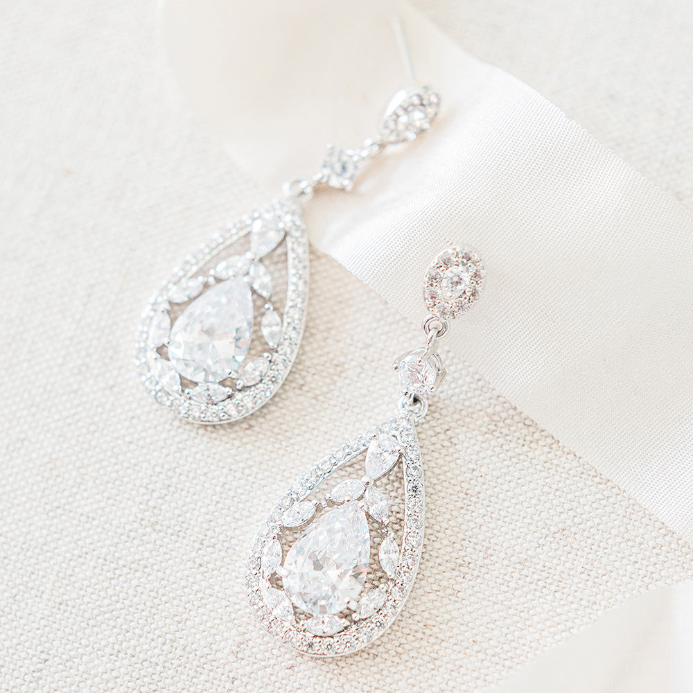Art Deco 5 Carat Each Emerald Diamond Drop Earrings For Sale at Art Deco 5 Carat Each Emerald Diamond Drop Earrings For Sale at