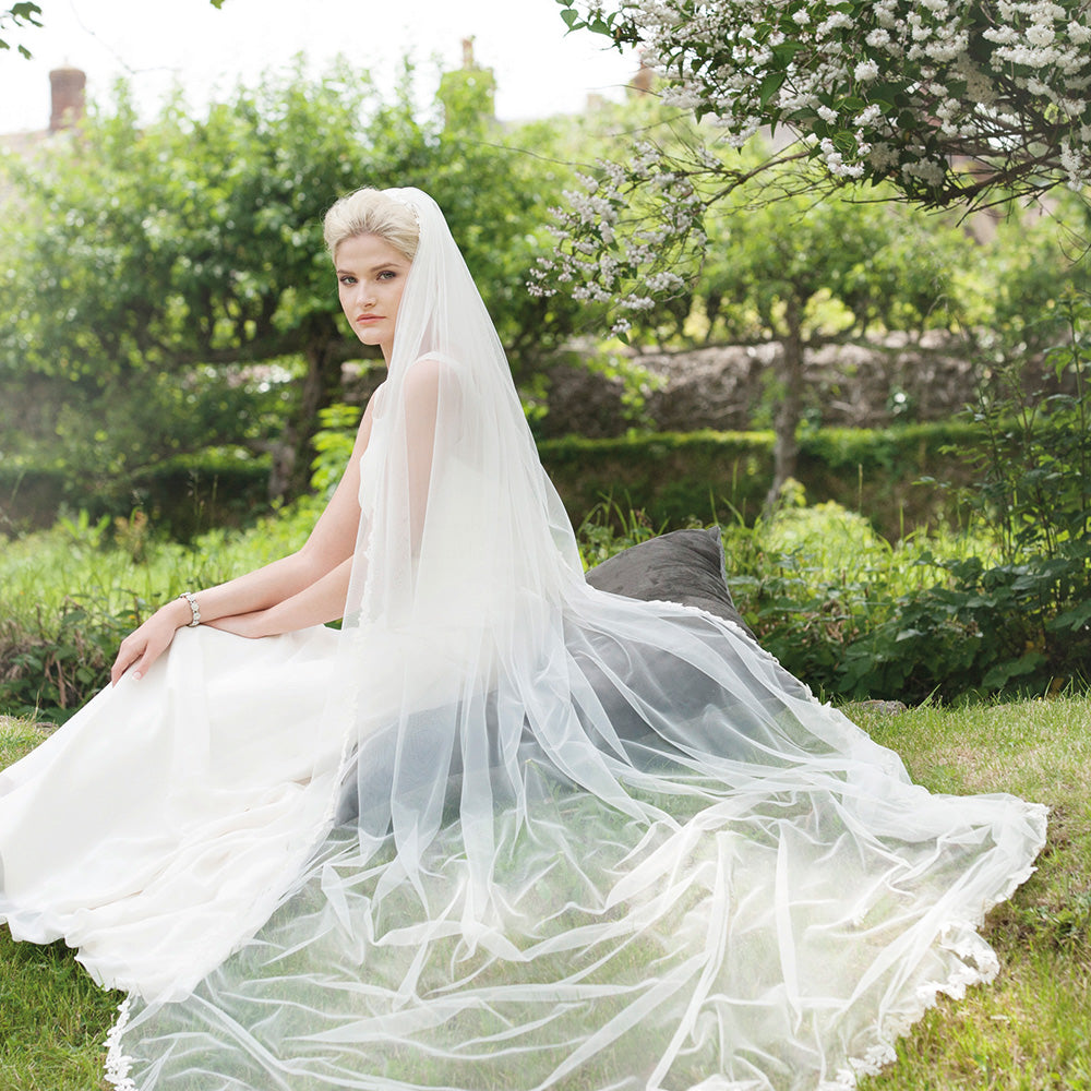 Guipure lace veil main image 1