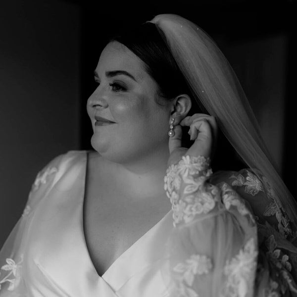 Grace wore the Avery crystal and pearl drop earrings by Aria. Photography by Hammond Photography.