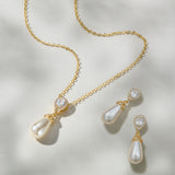 Noemi I teardrop pearl earrings and necklace set (gold)