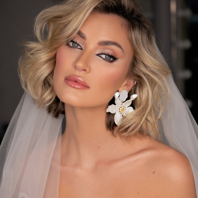 Oversized white floral earrings - Liberty in Love