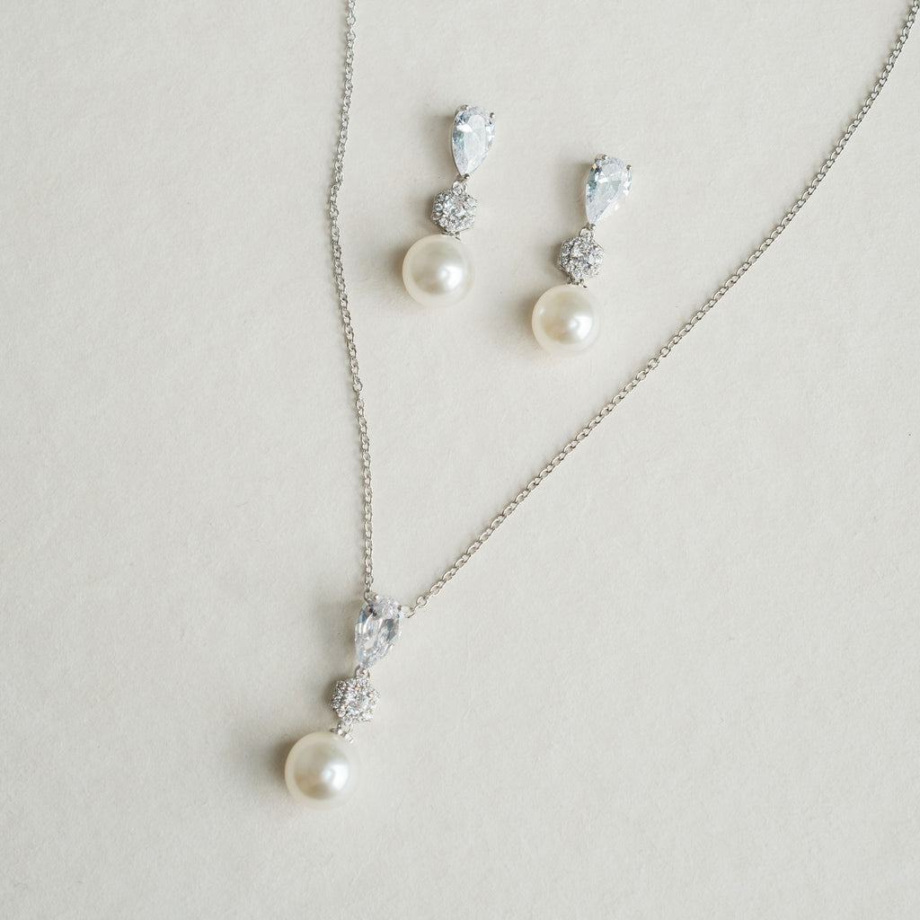 Avery-_-pear-crystal-pearl-