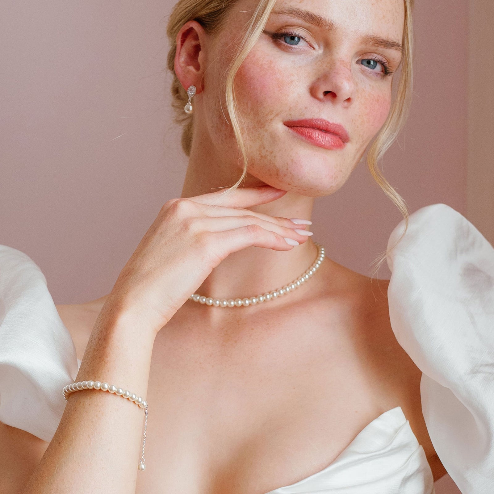Pearl necklace and bracelet 2025