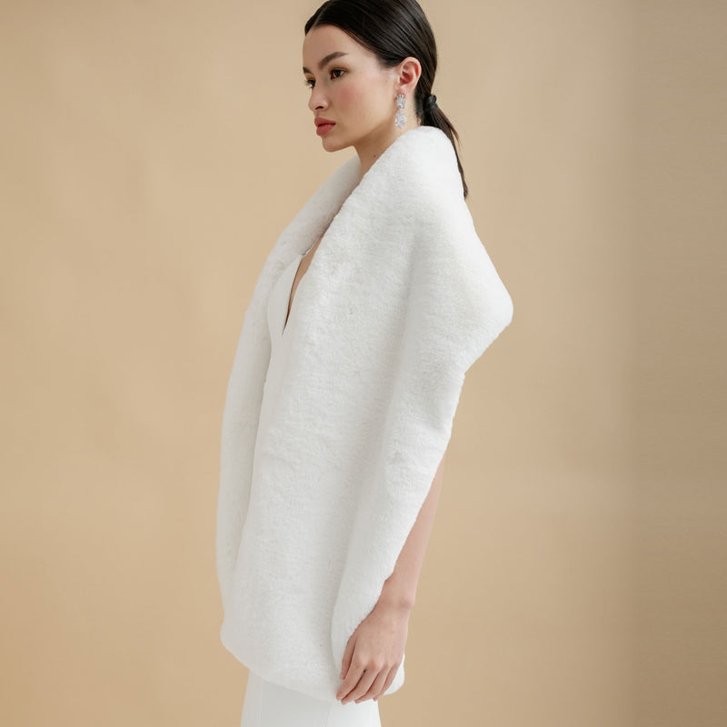 Faux fur bridal stole (ivory cloud) - Liberty in Love