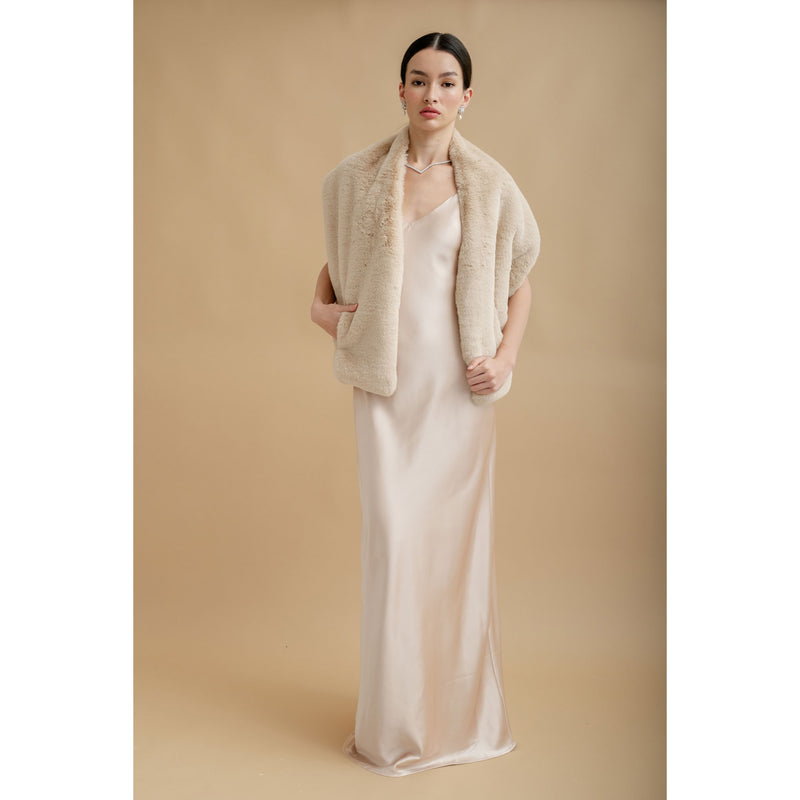 Faux fur pocket bridal stole (biscuit cloud) - Liberty in Love