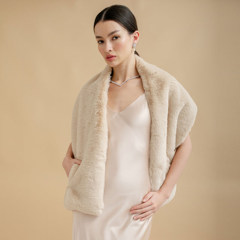 Faux fur pocket bridal stole (biscuit cloud) - Liberty in Love