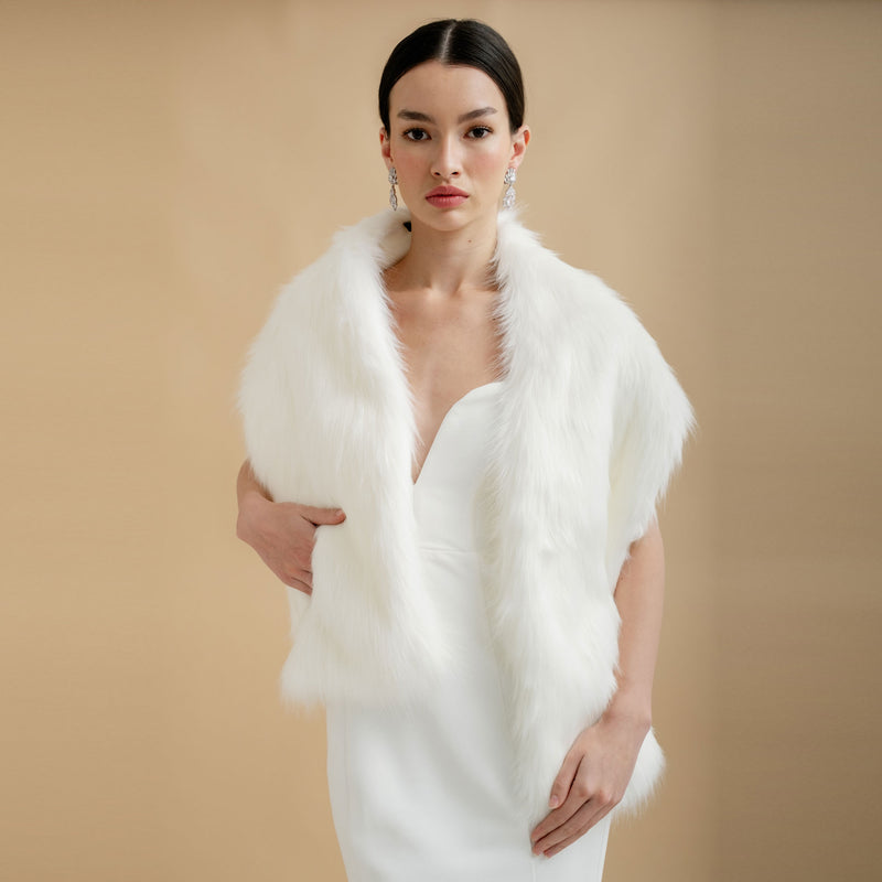 Faux fur pocket bridal stole (ivory whisper) - Liberty in Love