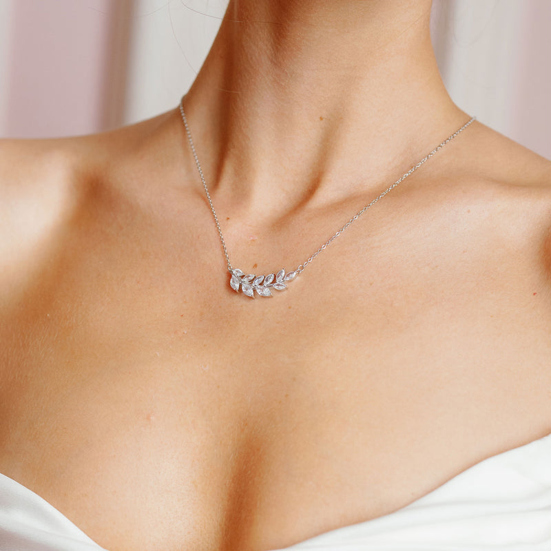 Ivie crystal leaf necklace (silver) - Liberty in Love