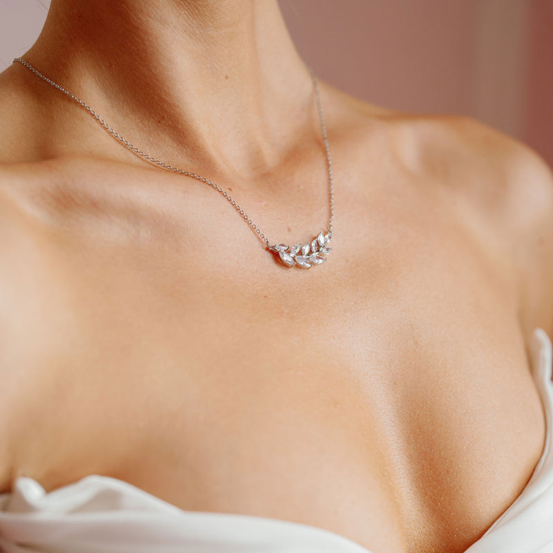 Ivie crystal leaf necklace (silver) - Liberty in Love