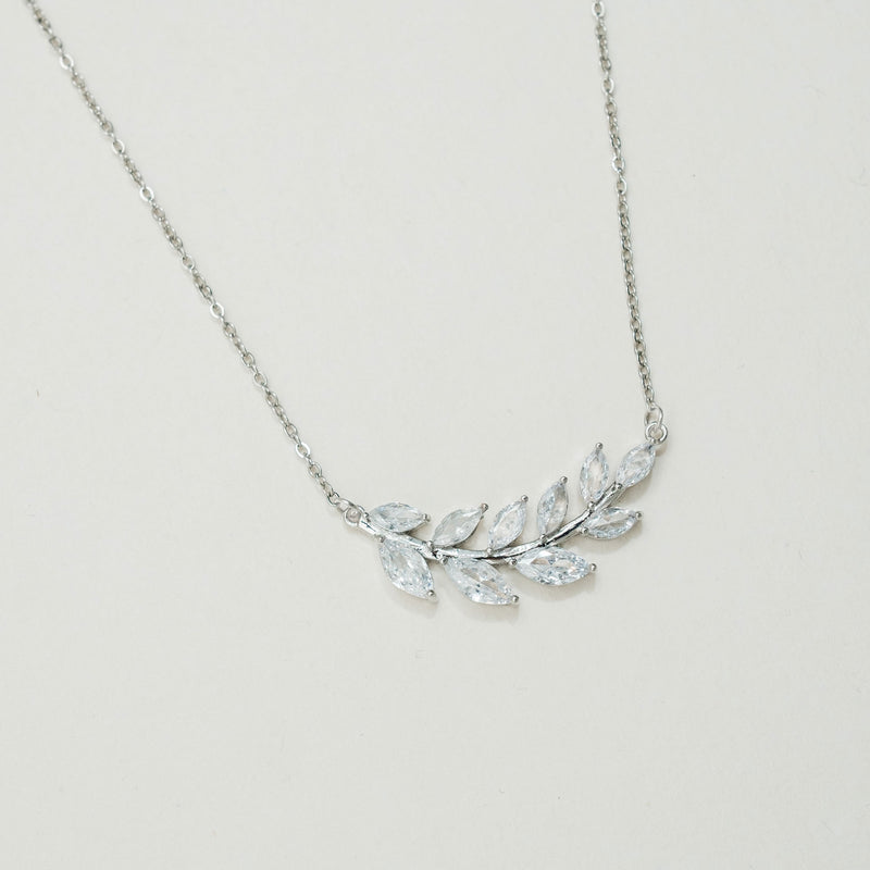 Ivie crystal leaf necklace (silver) - Liberty in Love