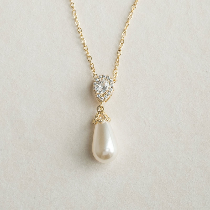 Noemi I teardrop pearl necklace (gold) - Liberty in Love