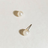 Pearl button stud earrings (silver/gold)