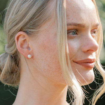 Pearl button stud earrings (silver/gold)