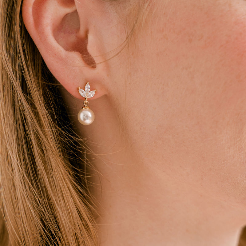 Romy pearl drop earrings and Alta pearl jewellery set (gold) - Liberty in Love