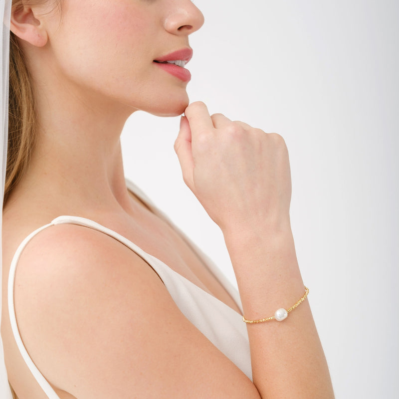 Single freshwater baroque pearl gold bracelet