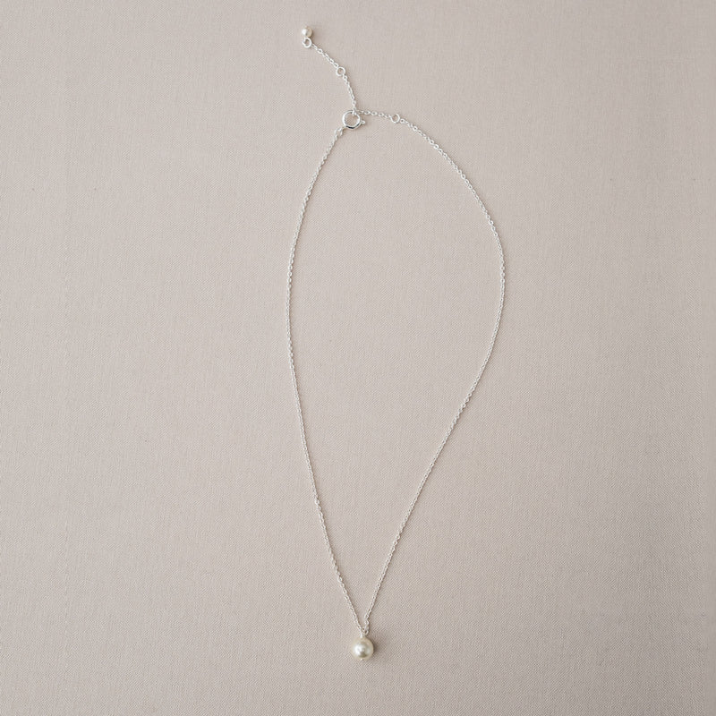 Single round pearl pendant necklace (silver) - Liberty in Love