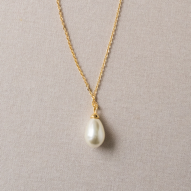 Single teardrop pearl pendant necklace (gold) - Liberty in Love