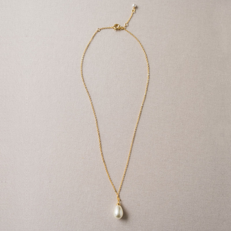 Single teardrop pearl pendant necklace (gold) - Liberty in Love