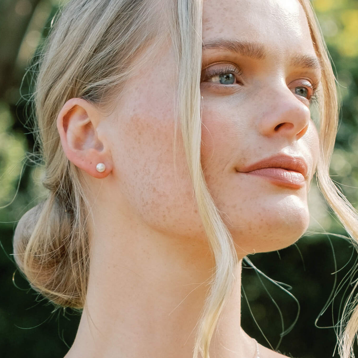 Small Pearl Button Stud Earrings Gold – Aria Liberty in Love