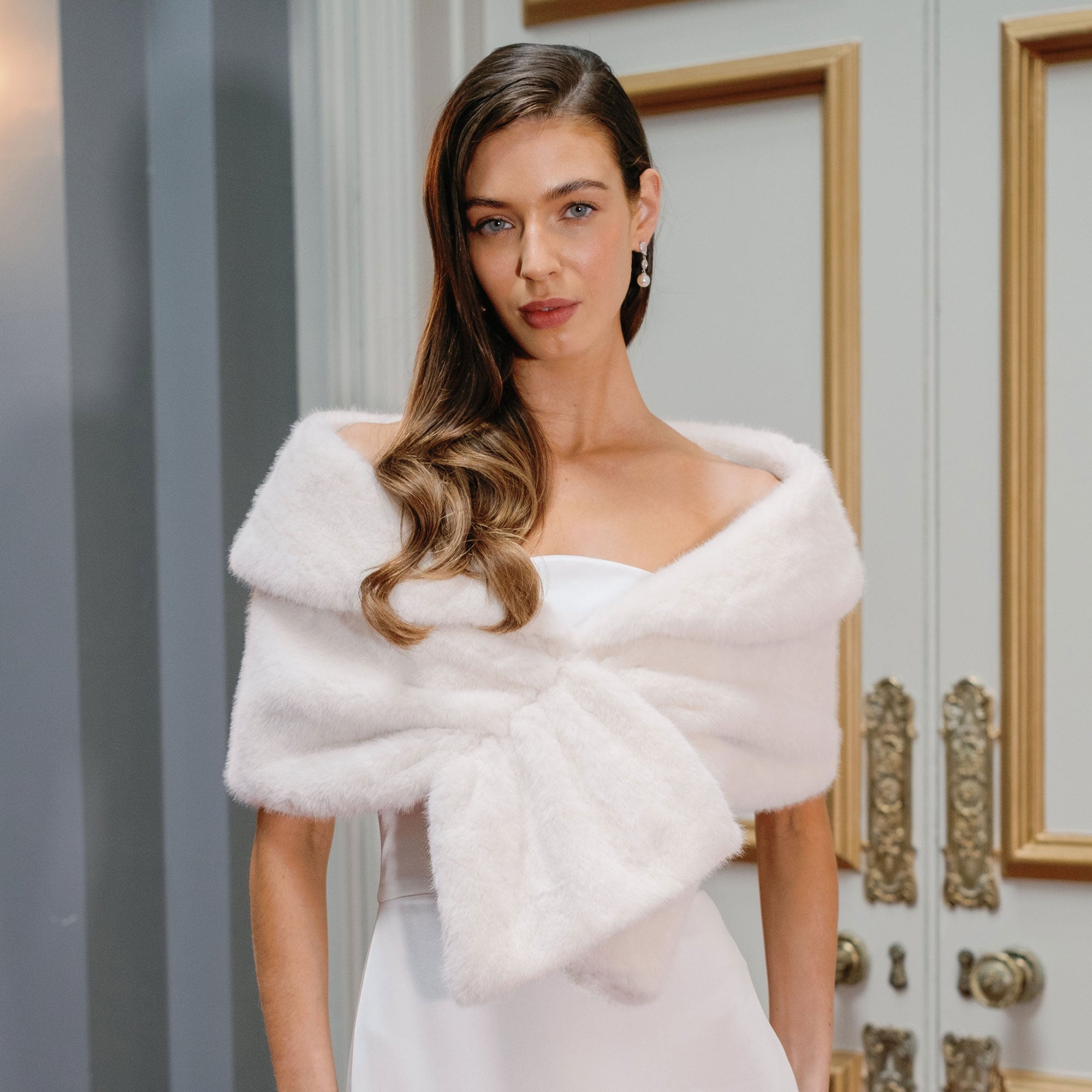 sophie-ivory-faux-fur-bridal-shawl-liberty-in-love