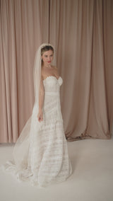 Phoenix single tier raw edge long veil