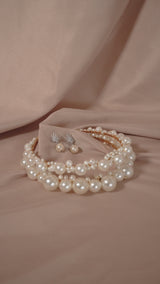 Venus pearl drop earrings