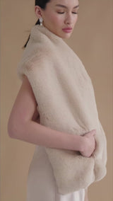 Faux fur pocket bridal stole (biscuit cloud)