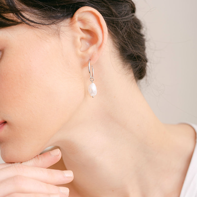 Baroque pearl hoop earrings (silver) - Liberty in Love
