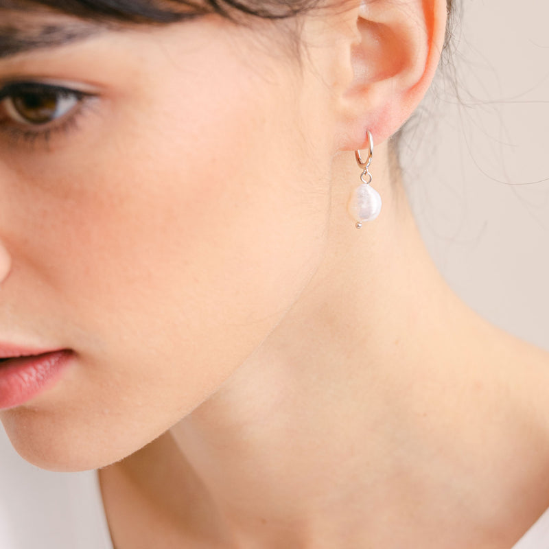 Baroque pearl small hoop earrings (silver) - Liberty in Love