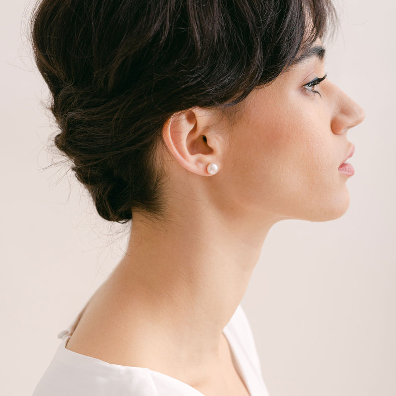 Button pearl stud earrings (silver) - Liberty in Love
