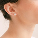 Button pearl stud earrings (silver) - Liberty in Love