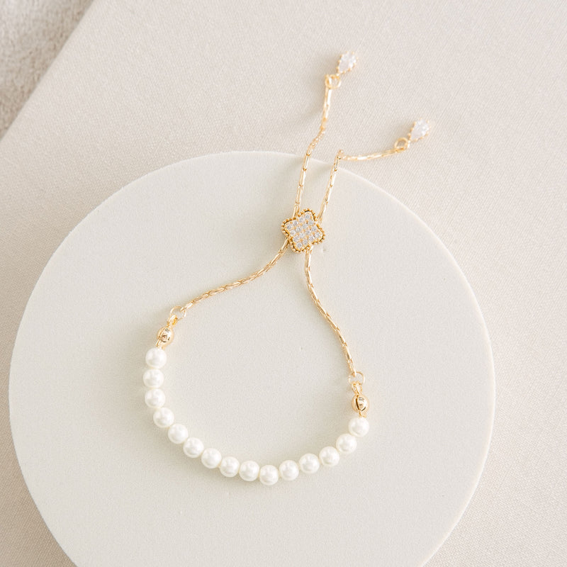 Carlisle pearl delicate toggle bracelet (gold) - Liberty in Love