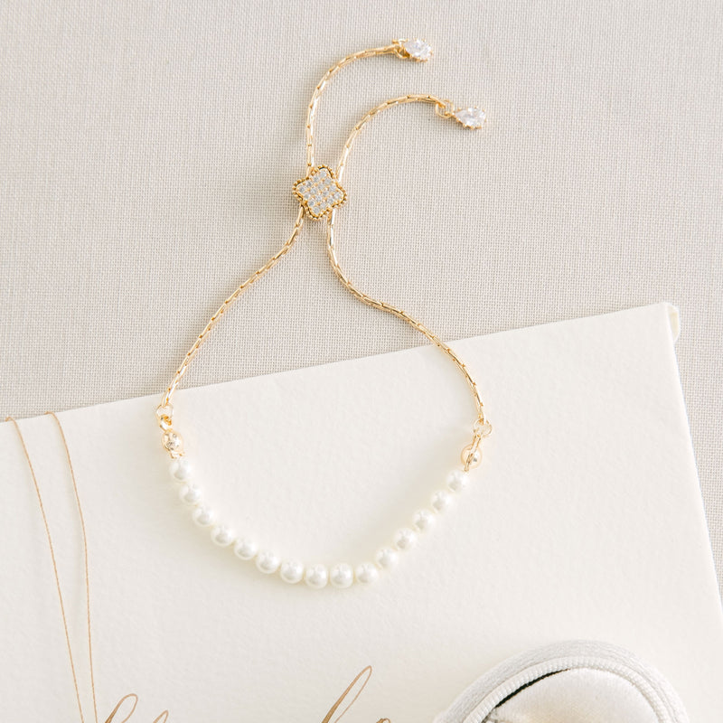 Carlisle pearl delicate toggle bracelet (gold) - Liberty in Love