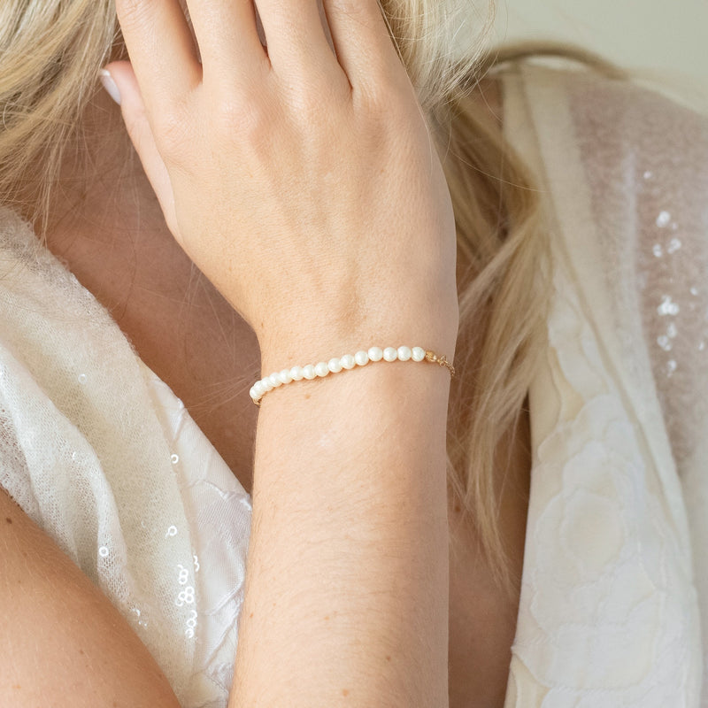 Carlisle pearl delicate toggle bracelet (gold) - Liberty in Love