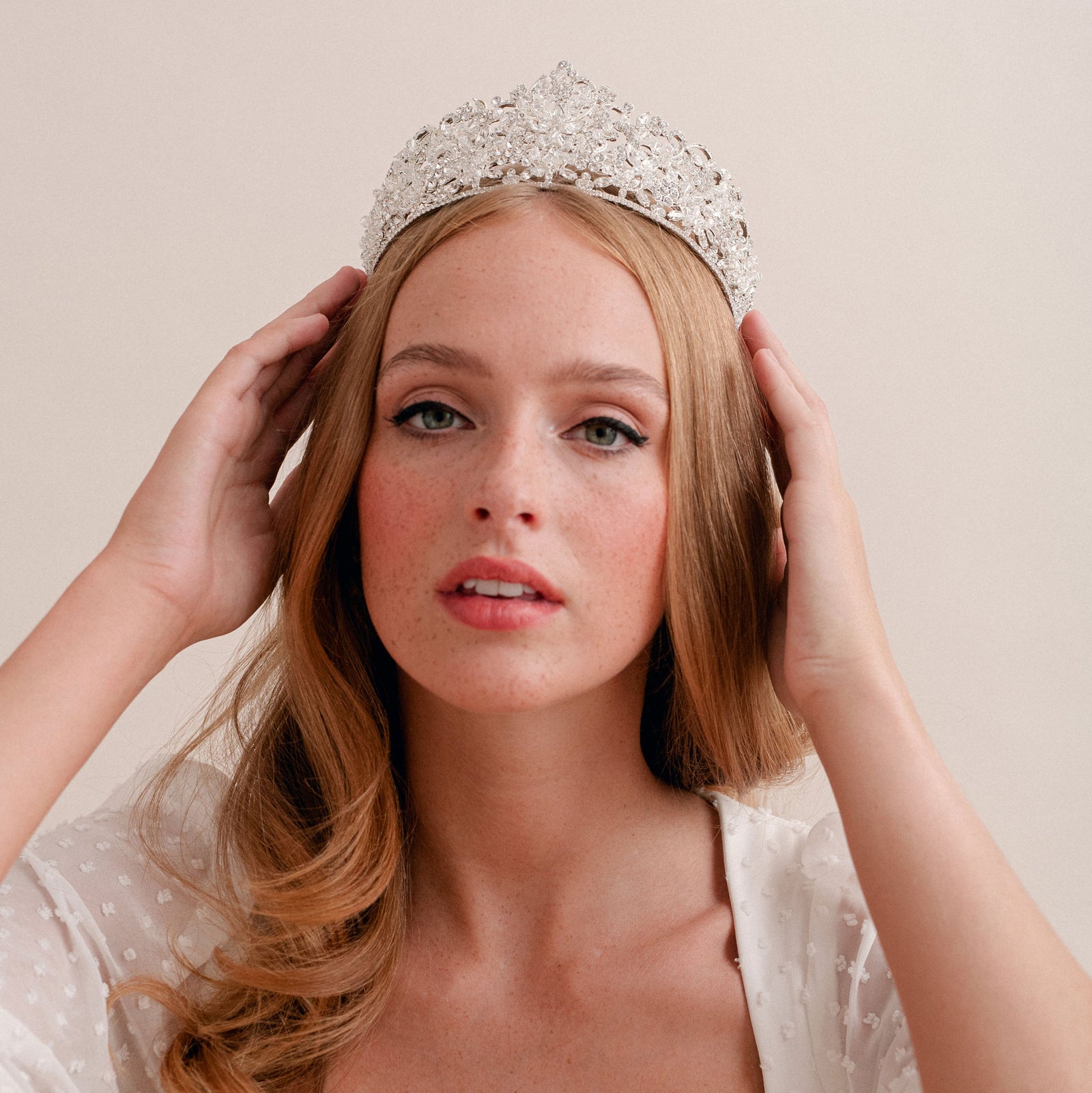 Ivory & Co. Elizabeth Bridal Tiara(美品) Ivory and Co Embrace Silver Crystal and Freshwater Pearl Tiara