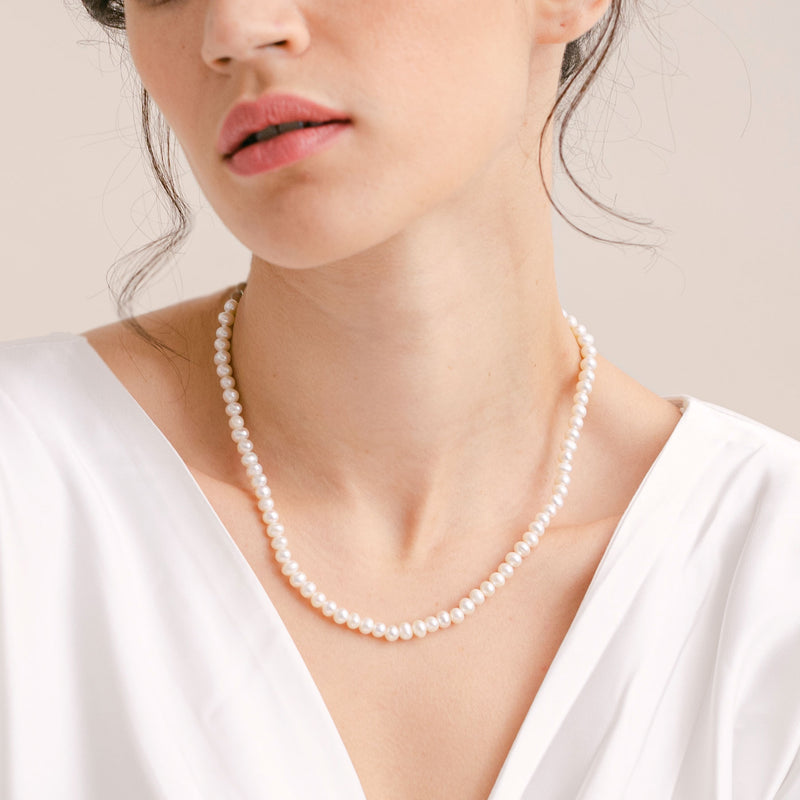 Freshwater pearl necklace (silver)