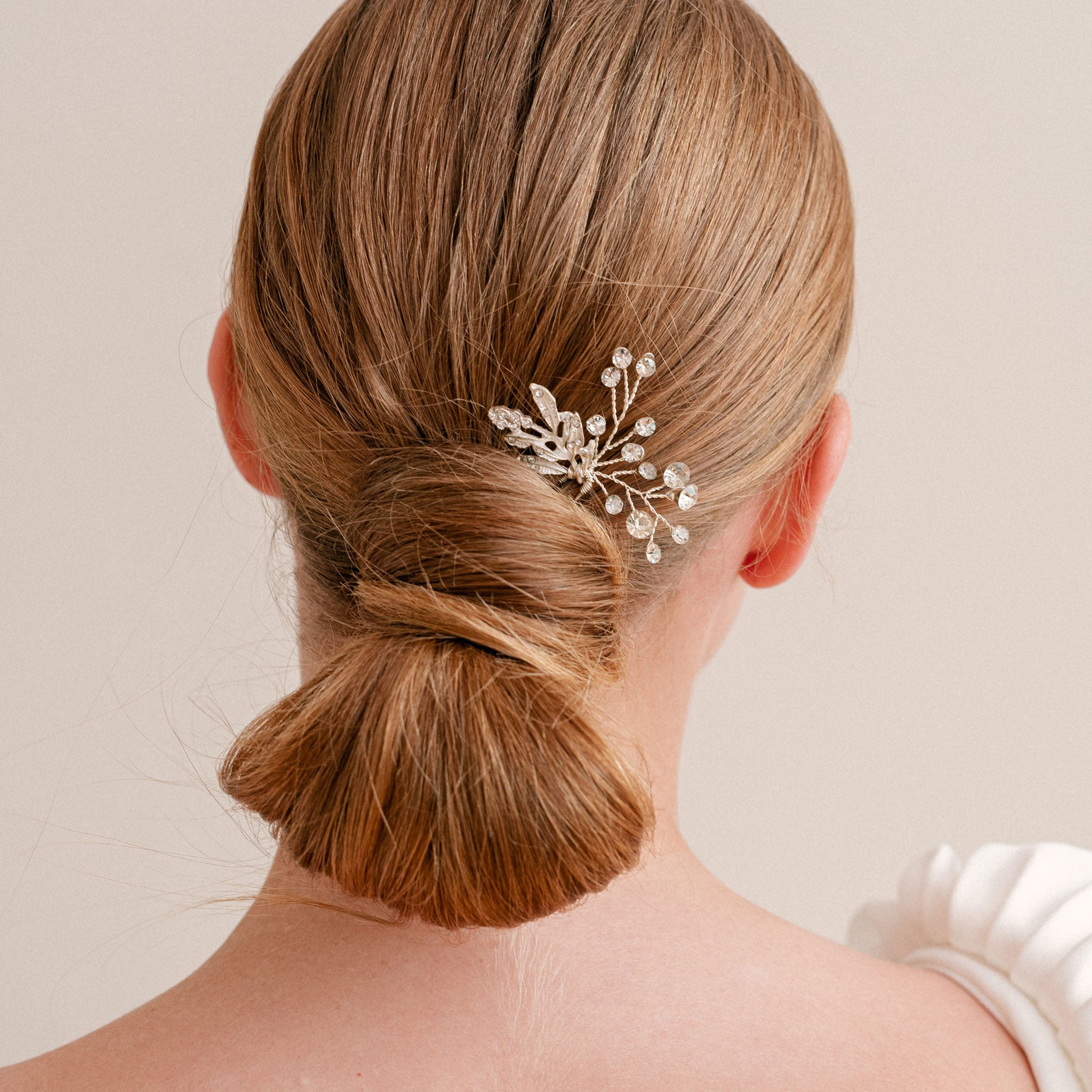 Floral hair pin (silver) | Izabelline – Liberty in Love