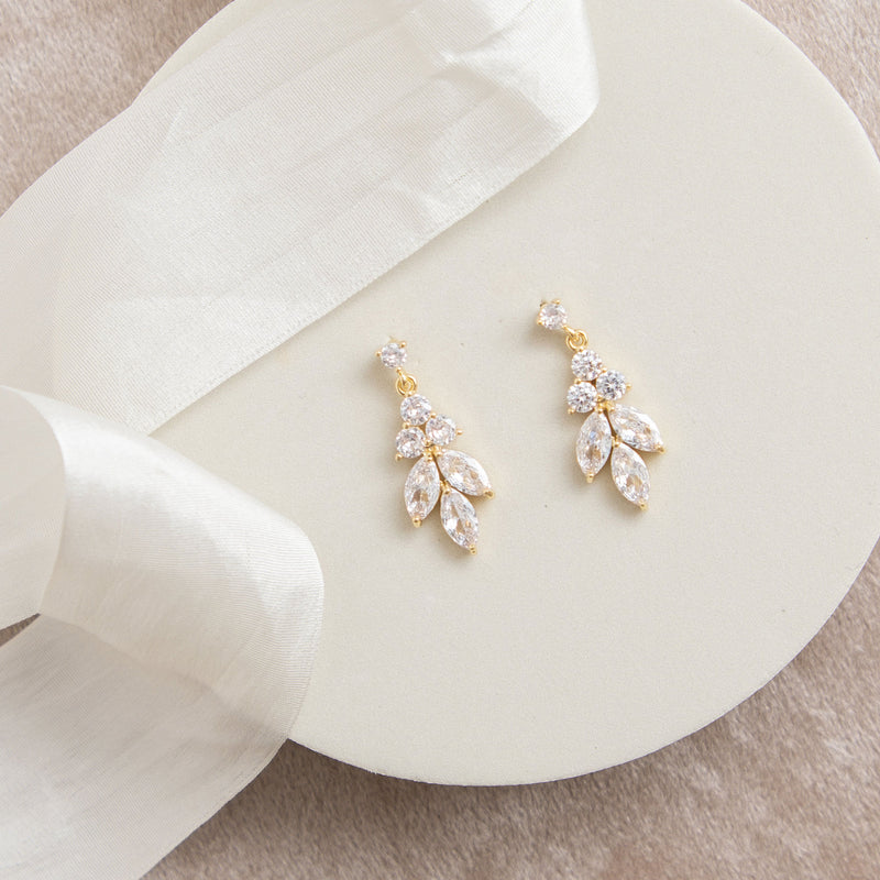 Kit crystal drop earrings (gold) - Liberty in Love