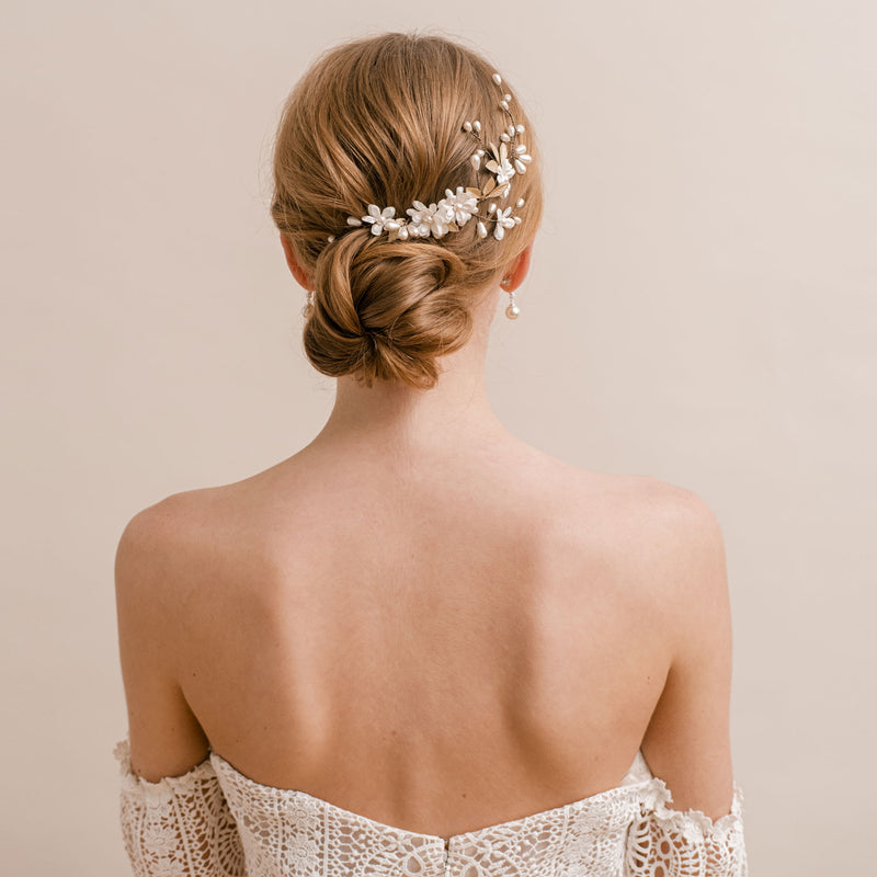 Magnolia floral pearl hair comb - Liberty in Love
