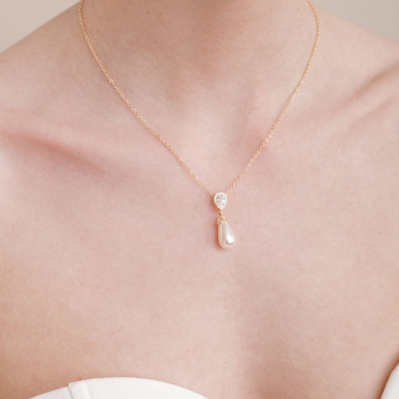 Noemi I teardrop pearl necklace (gold) - Liberty in Love