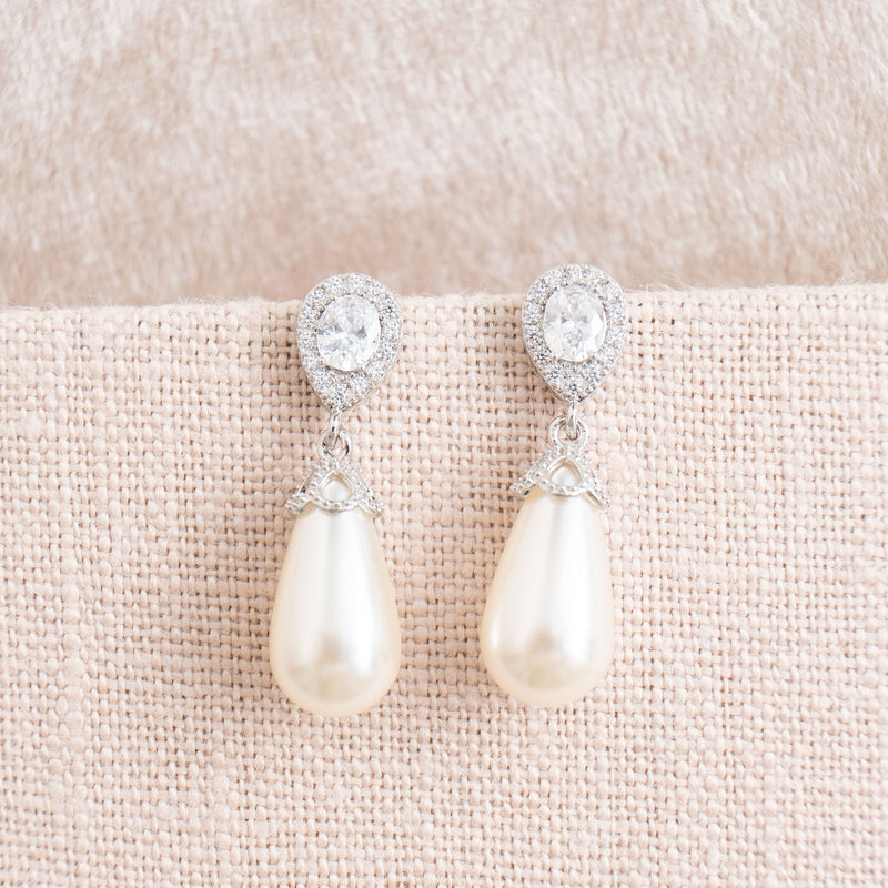 Noemi I teardrop pearl earrings (silver) - Liberty in Love