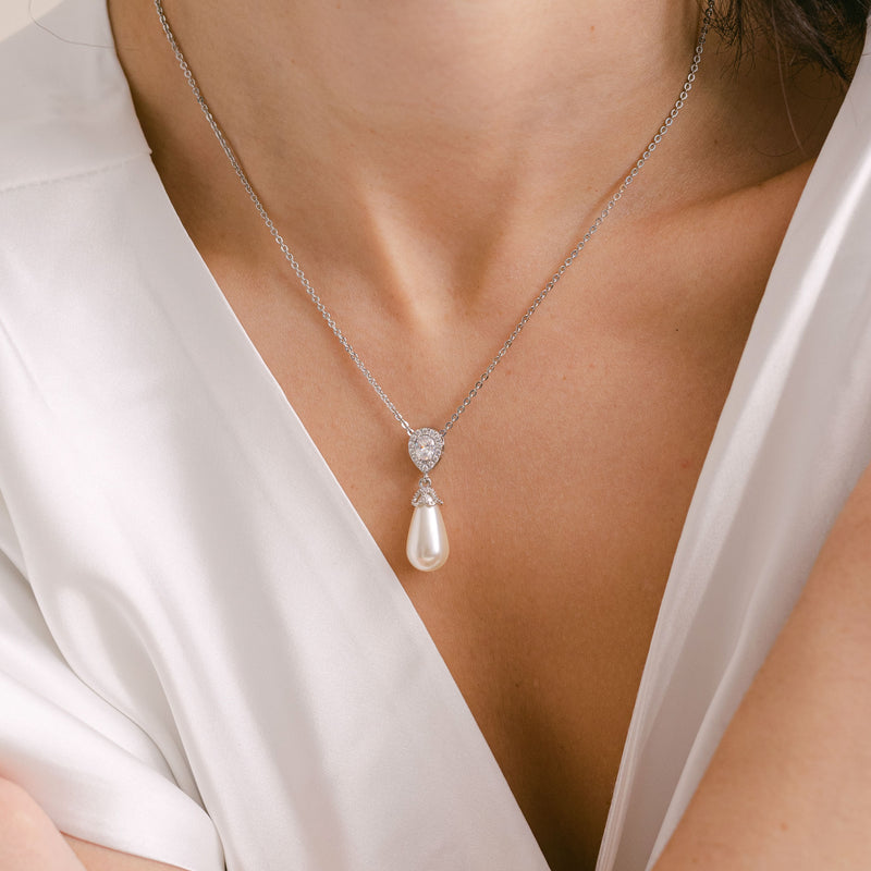Noemi I teardrop pearl necklace (silver) - Liberty in Love