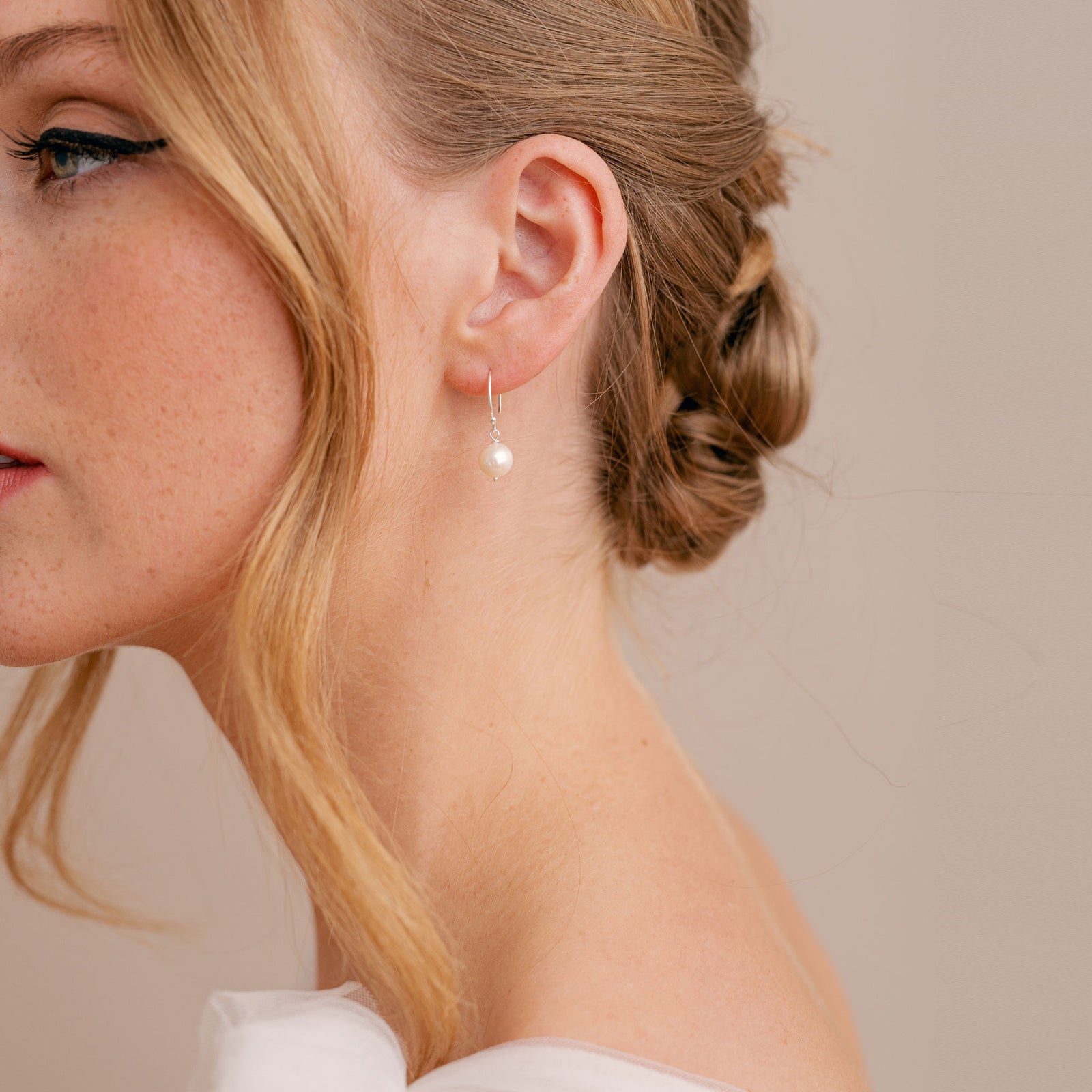 Simple pearl hoop earrings (silver) Poetry – Liberty in Love