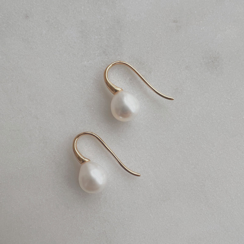 Simple freshwater pearl drop hook earrings 18k gold plated