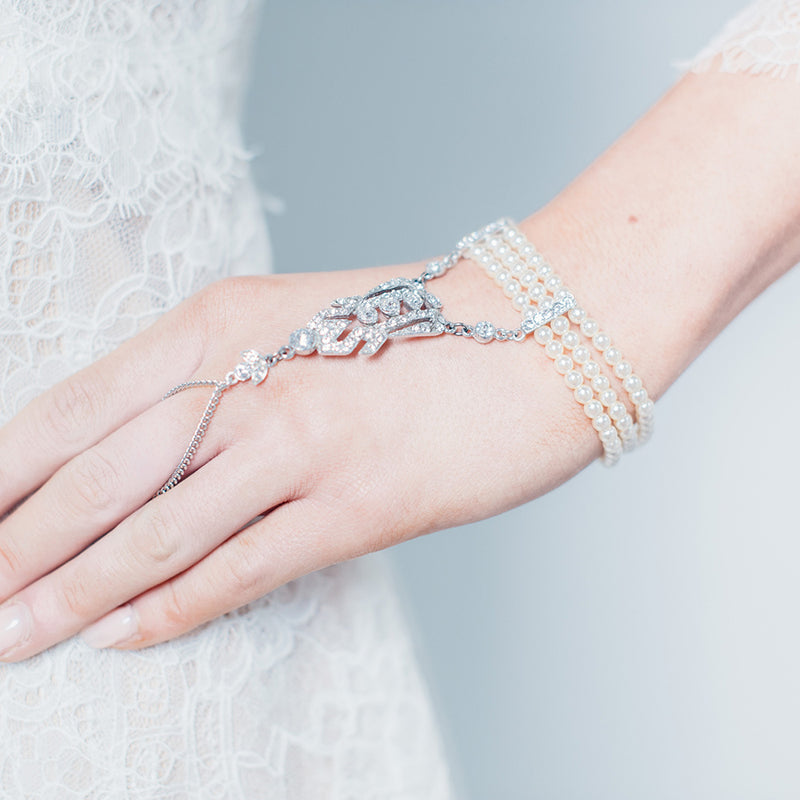 Bell crystal pearl hand bracelet - Liberty in Love