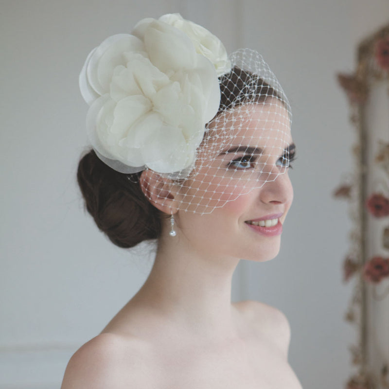 Chinita flower birdcage veil - Liberty in Love