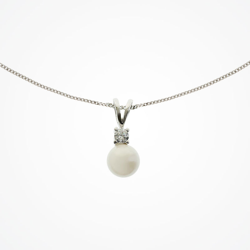 Classic pearl pendant necklace - Liberty in Love