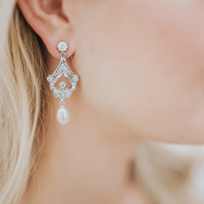 Hayworth pearl drop earrings (gold) - Liberty in Love