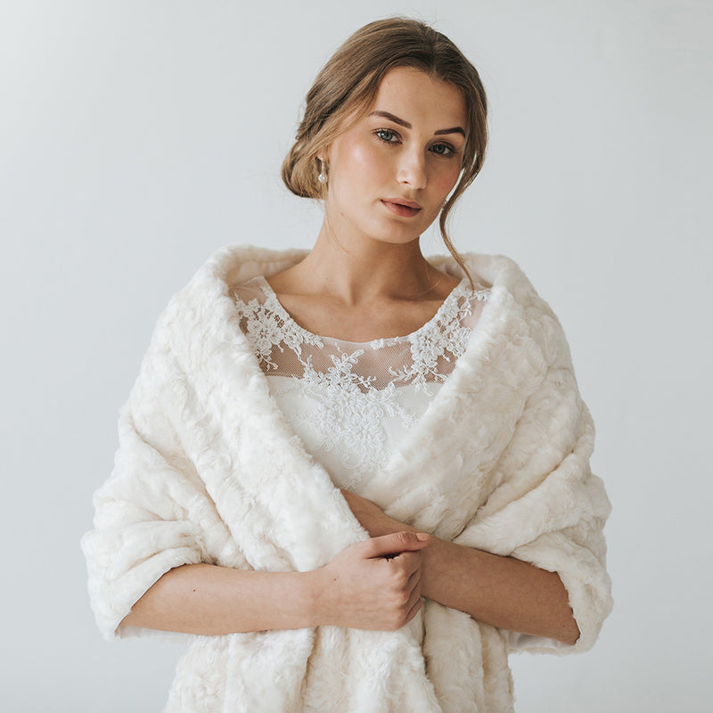 Ivory faux fur long stole - Liberty in Love
