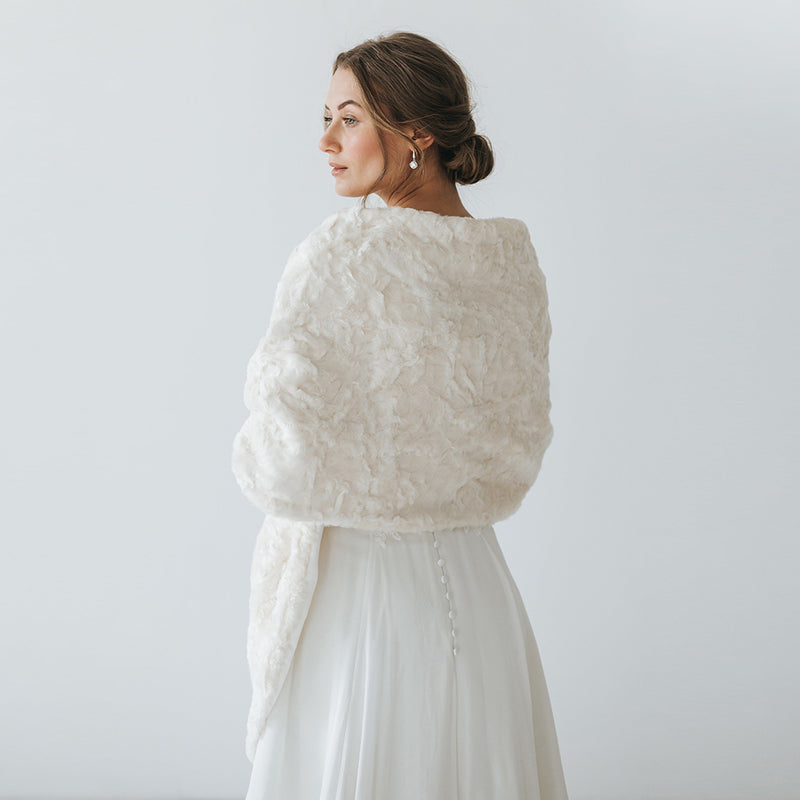 Ivory faux fur long stole - Liberty in Love